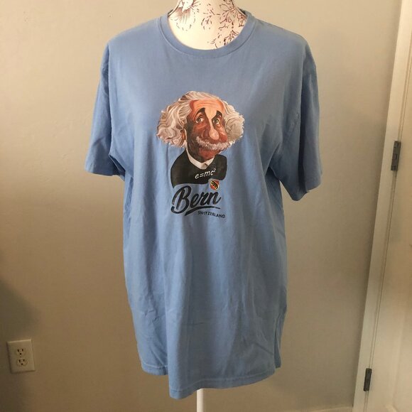 Get your genius on! 🧠 Rock this iconic Albert Einstein tee - Picture 1 of 4